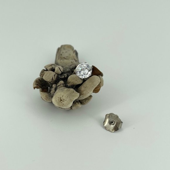 VINTAGE 💎 925 STERLING CZ . ALR 2 CARAT STUD POST SINGLE EARRING . FAUX DIAMOND - Picture 4 of 17